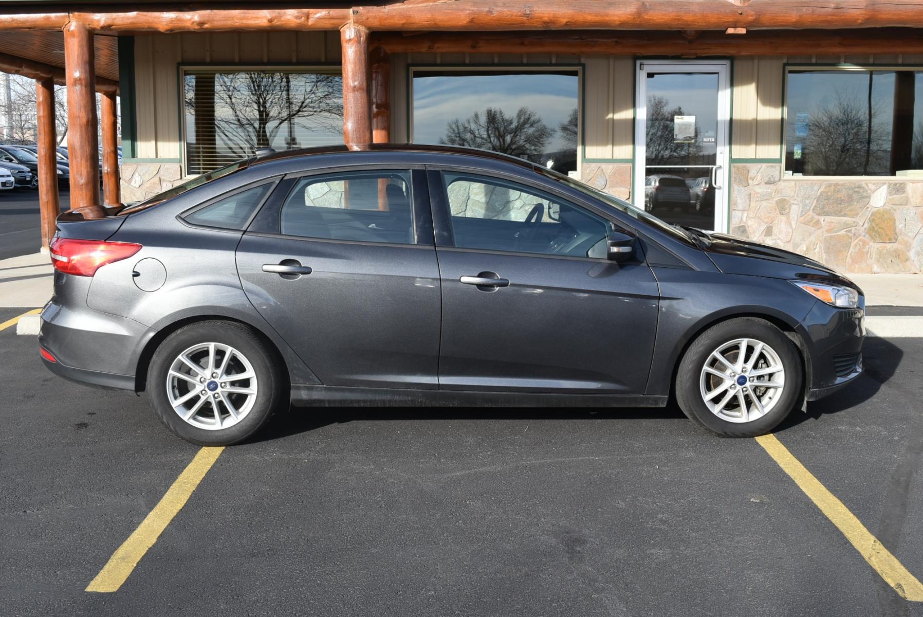 2016 Gray /Black Ford Focus SE (1FADP3F26GL) with an 2.0L I-4 GDI TI-VCT FLEX FUEL engine, 6-Speed Powershift Automatic transmission, located at 1600 E Hwy 44, Rapid City, SD, 57703, (605) 716-7878, 44.070232, -103.171410 - Photo #4